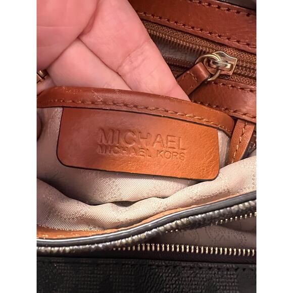 Michael Kors Jet Set Signature LG shoulder tote handbag w/ gold. 13"x10"x6.5" - Picture 5 of 12